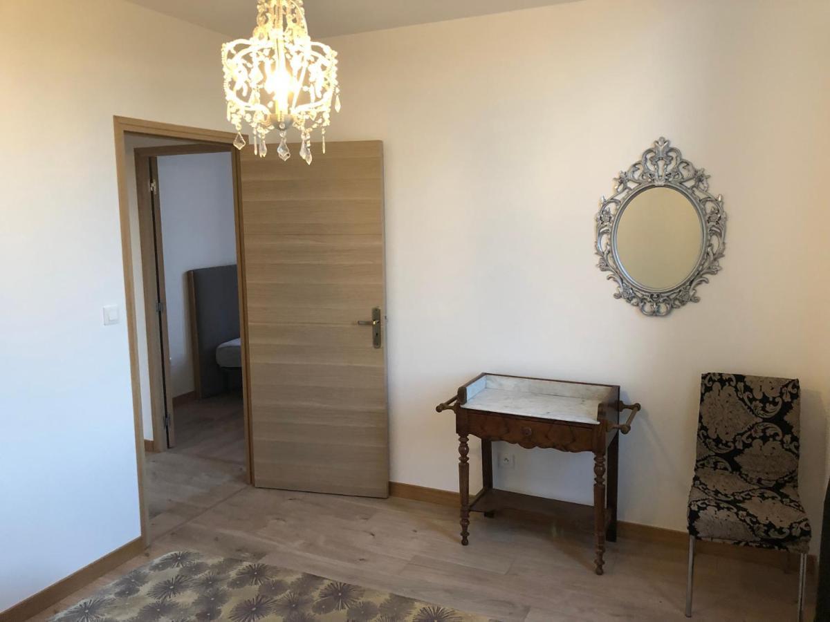 Chambres Au Chateau Du Mouillat Saint-Clair-de-la-Tour Esterno foto