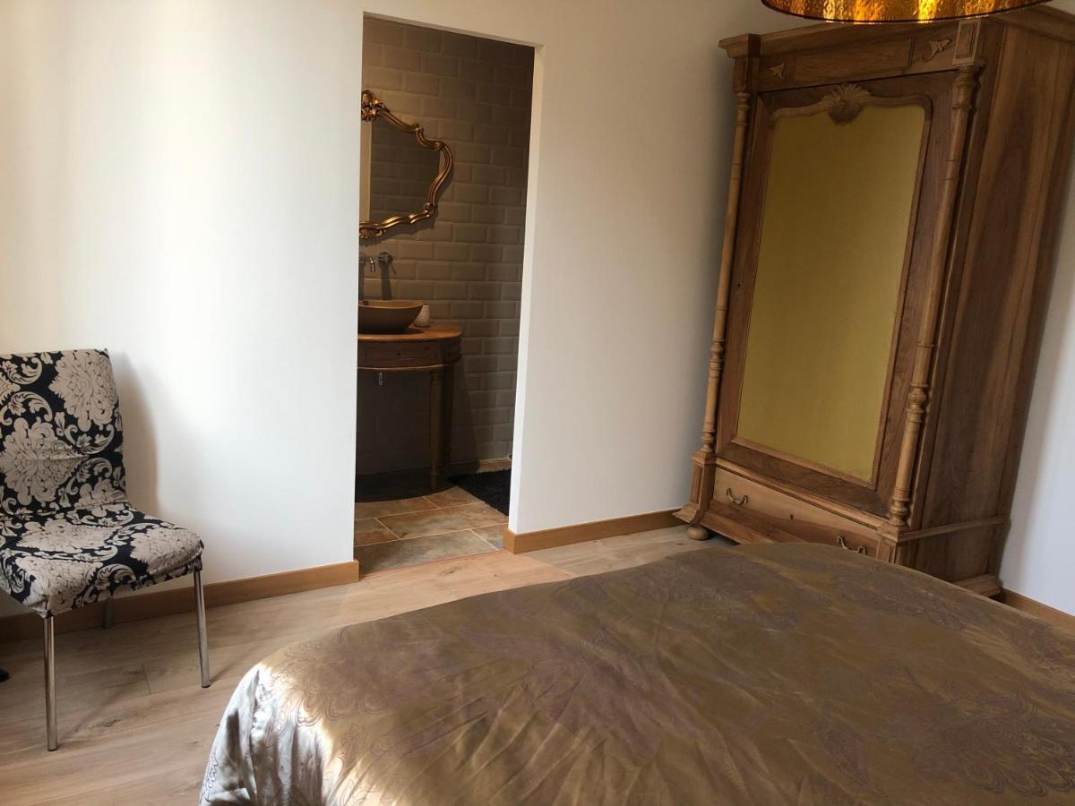 Chambres Au Chateau Du Mouillat Saint-Clair-de-la-Tour Esterno foto
