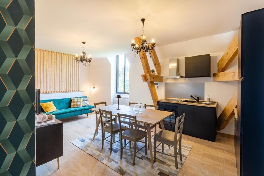 Chambres Au Chateau Du Mouillat Saint-Clair-de-la-Tour Esterno foto