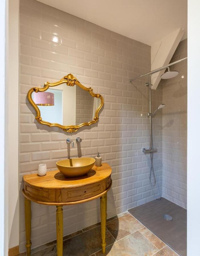 Chambres Au Chateau Du Mouillat Saint-Clair-de-la-Tour Esterno foto